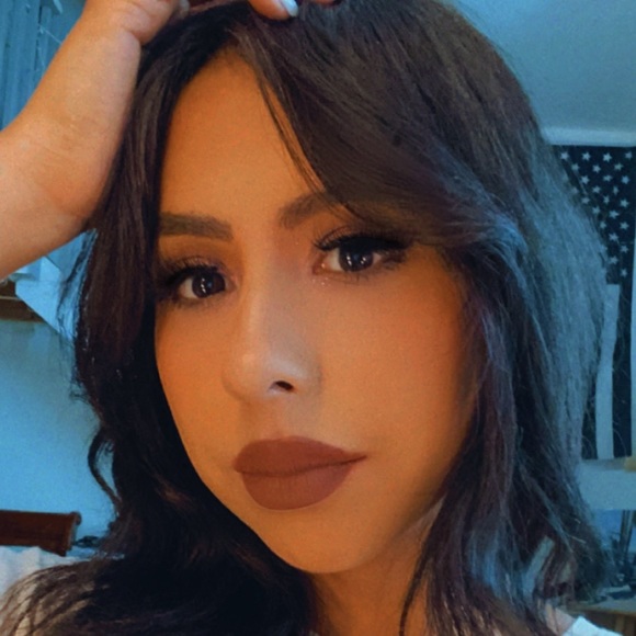 Meet your Posher, Jennifer - Picture 1 of 1